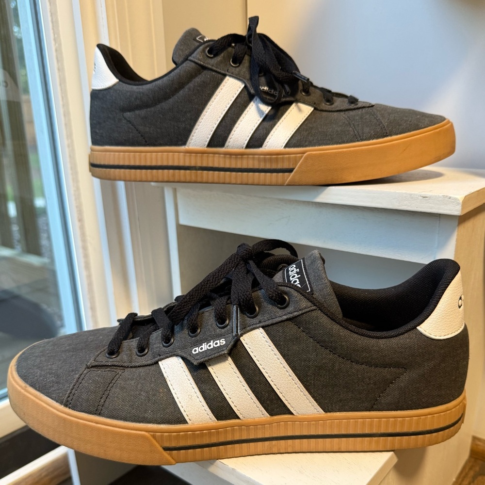 Adidas Men's Daily. Gray/black size 12
